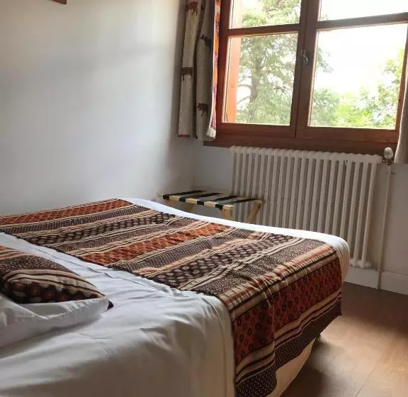 호텔 Logis Hôtel Les Peupliers