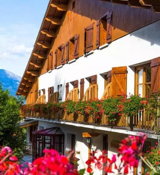 호텔 Logis Hôtel Les Peupliers