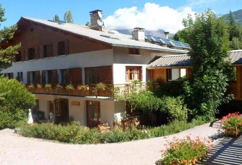 호텔 Logis Hôtel Les Peupliers