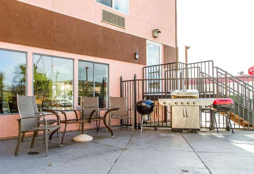 هتل Rodeway Inn & Suites