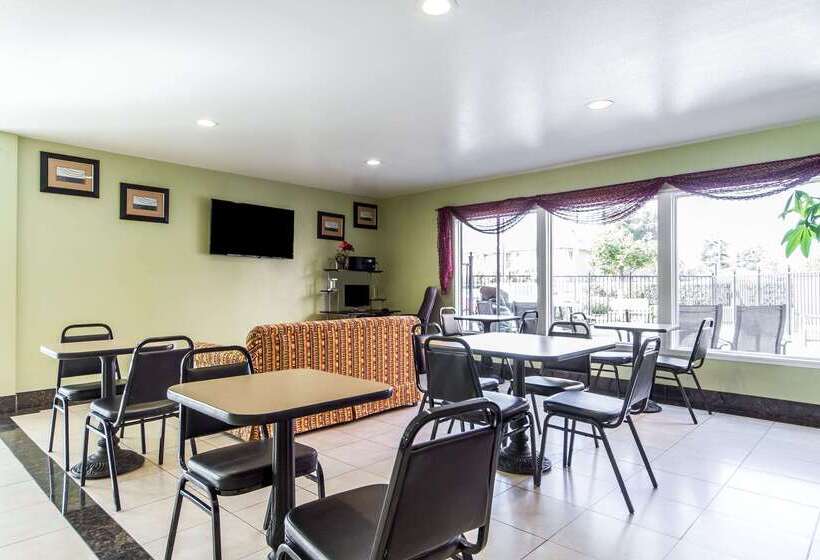 هتل Rodeway Inn & Suites