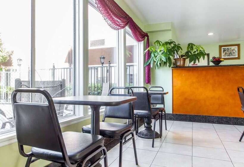 هتل Rodeway Inn & Suites