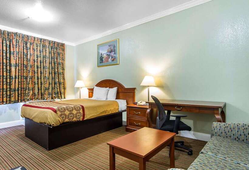 هتل Rodeway Inn & Suites