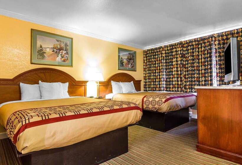 هتل Rodeway Inn & Suites