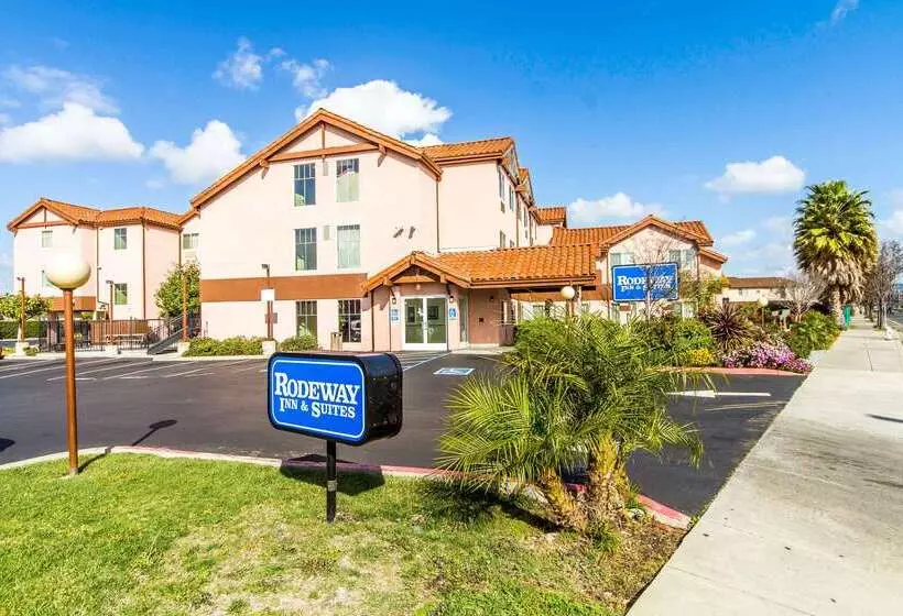 호텔 Rodeway Inn & Suites