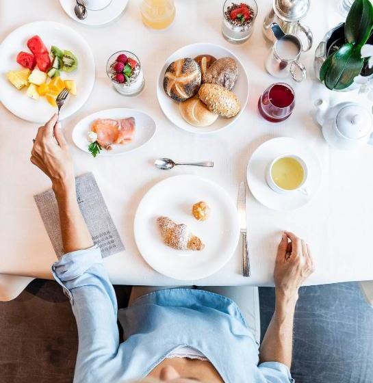 هتل Schenna Resort