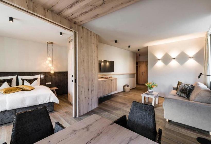 هتل Schenna Resort