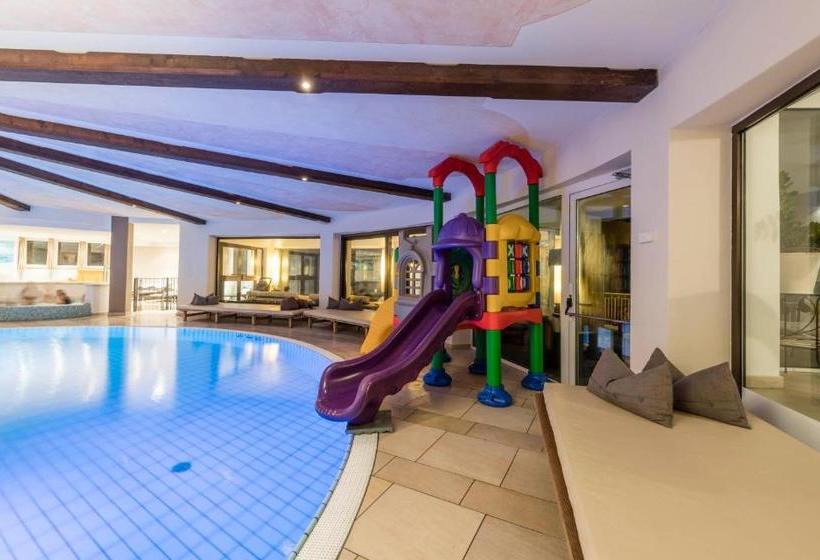 هتل Schenna Resort