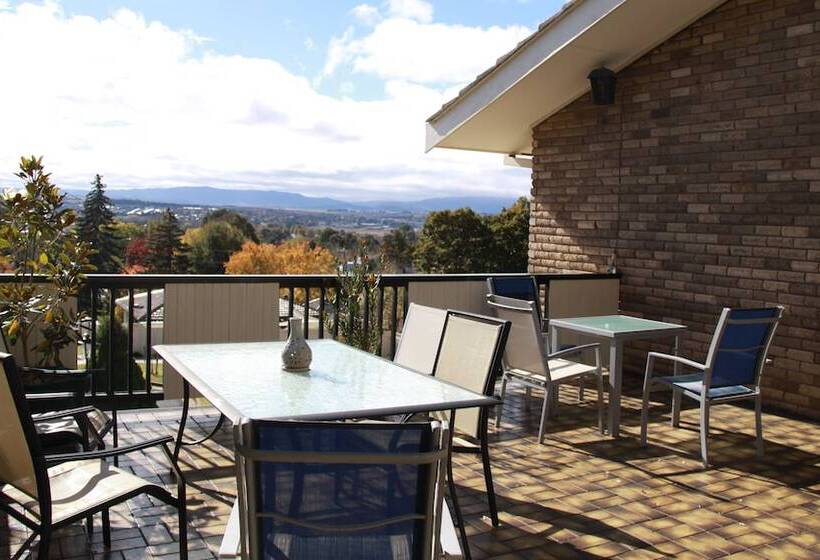 Отель Bathurst Heights B&b