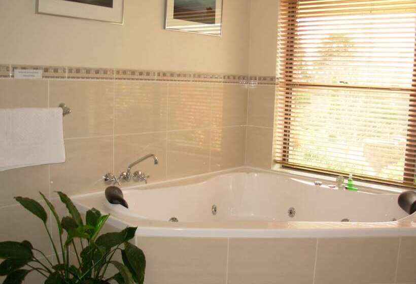 Отель Bathurst Heights B&b