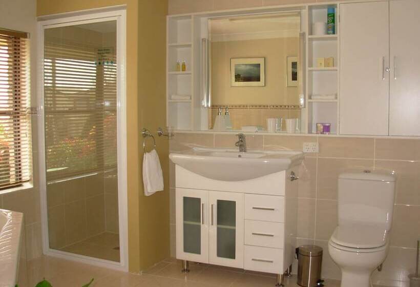 Отель Bathurst Heights B&b