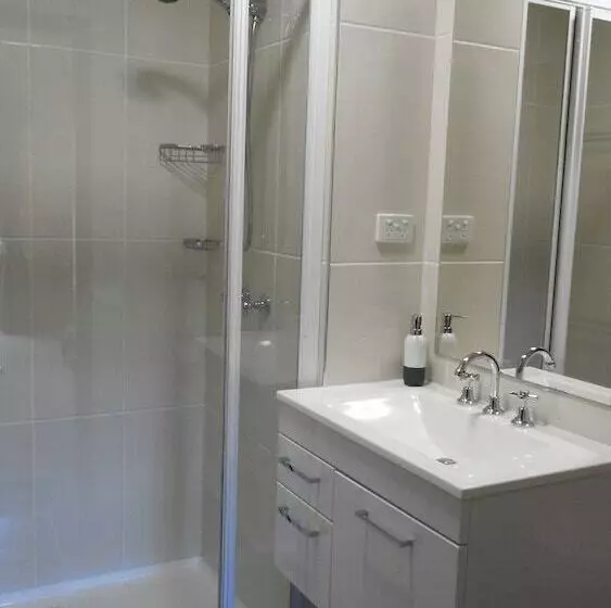 Hotel Bathurst Heights B&b