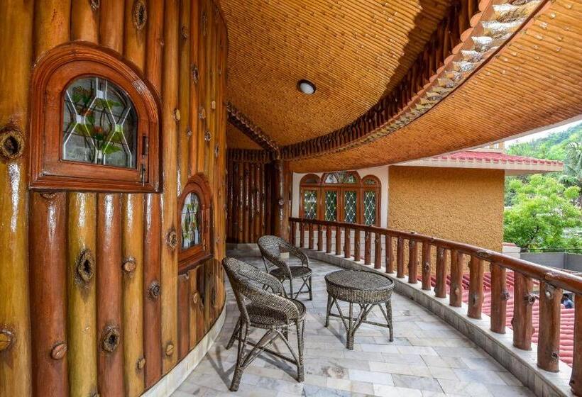 Отель Oyo 14371 Treetops Guest House