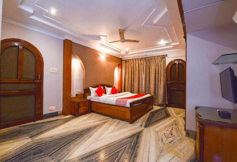 Отель Oyo 14371 Treetops Guest House