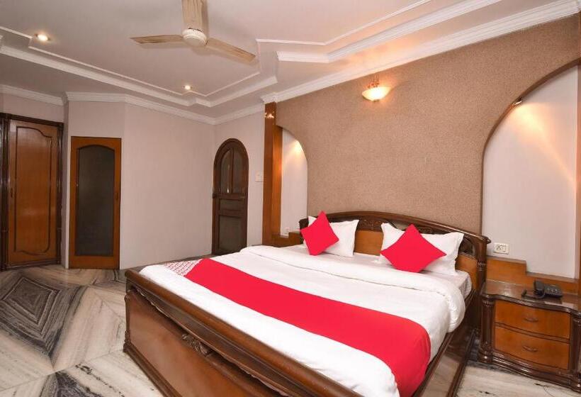 Отель Oyo 14371 Treetops Guest House