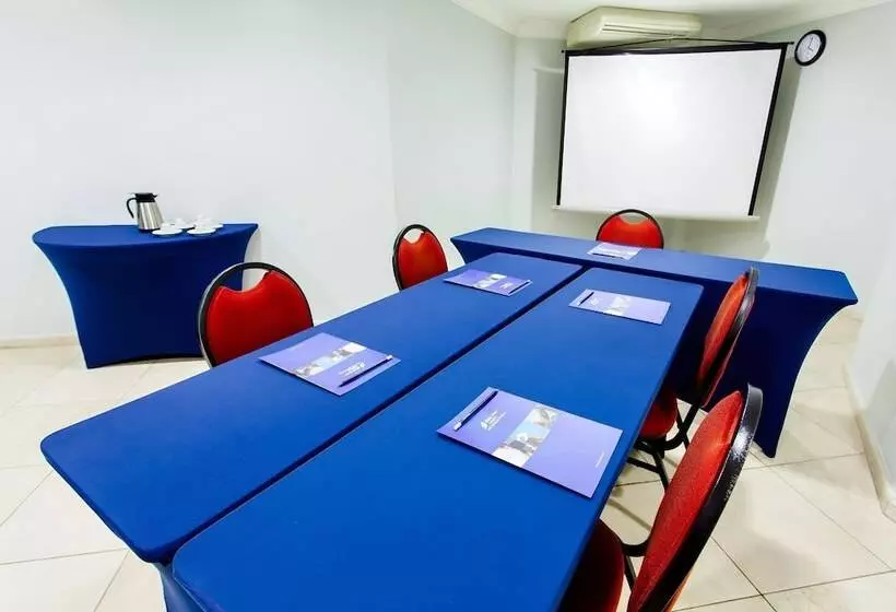 בית מלון כפרי Blue Tree Towers Joinville