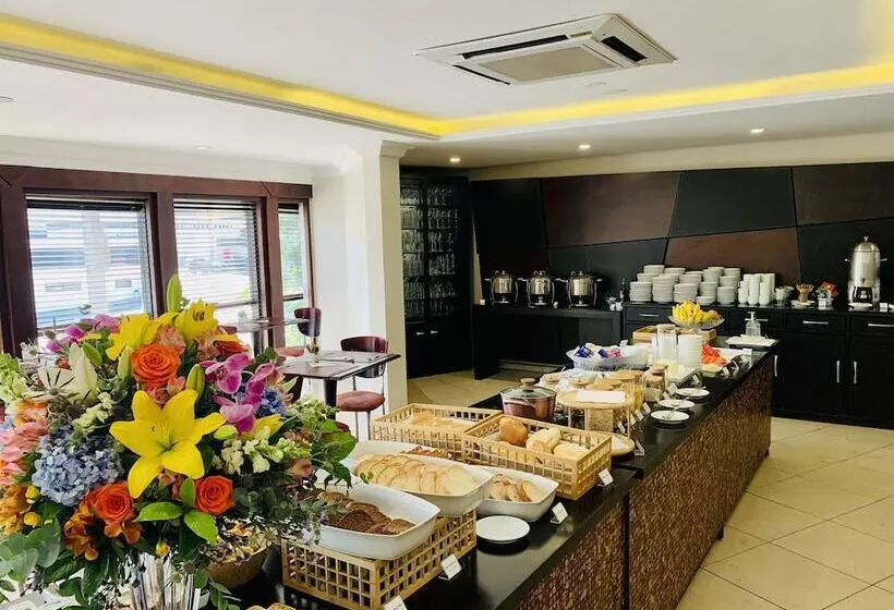 בית מלון כפרי Blue Tree Towers Joinville