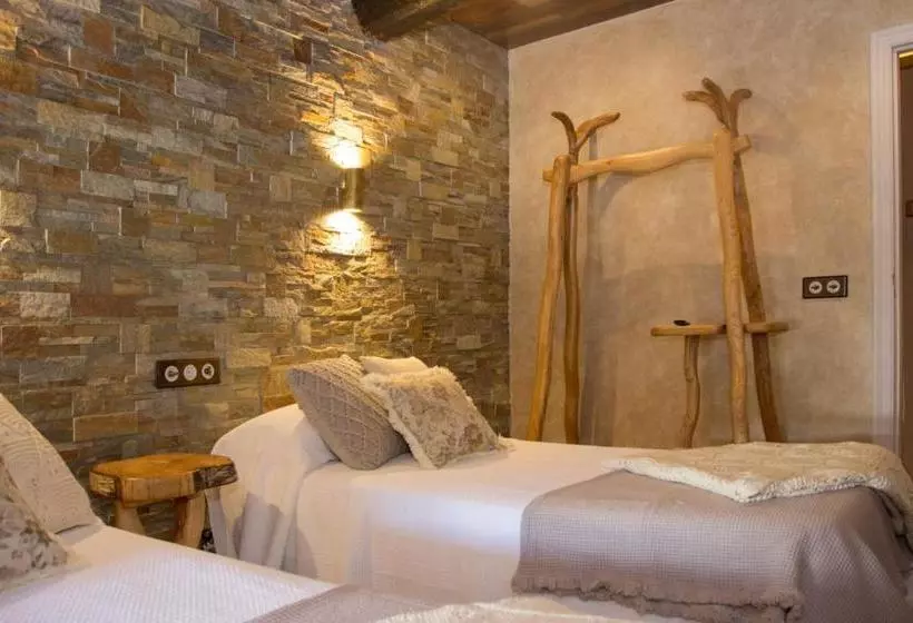 Hotelli Hostal Mesón Antón