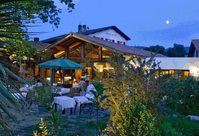 Отель Hôtel Spa Mendi Alde