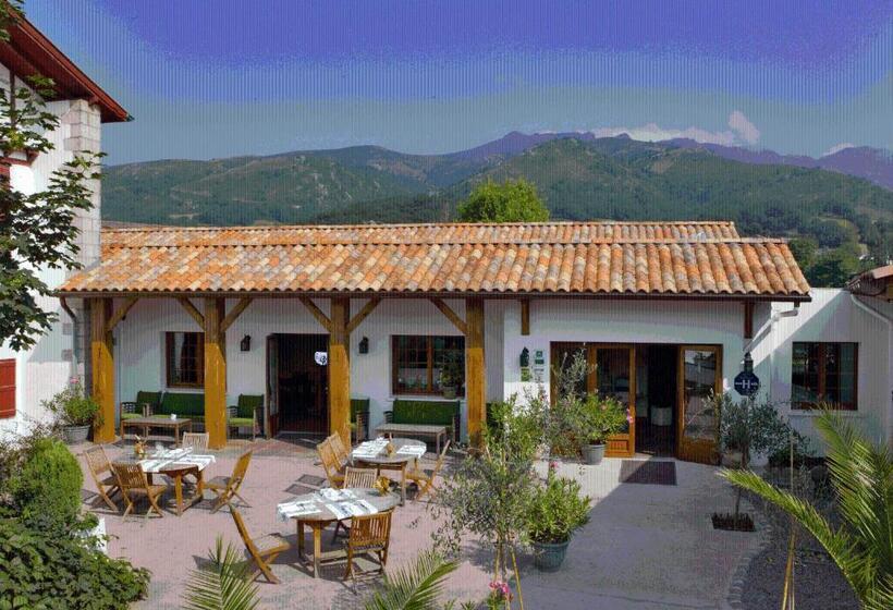 Отель Hôtel Spa Mendi Alde