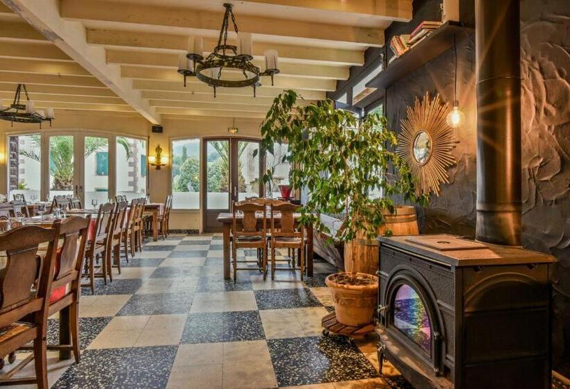 Отель Hôtel Spa Mendi Alde