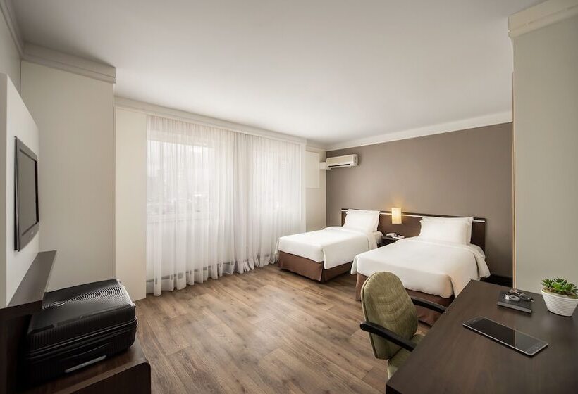 هتل Intercity Nações Unidas