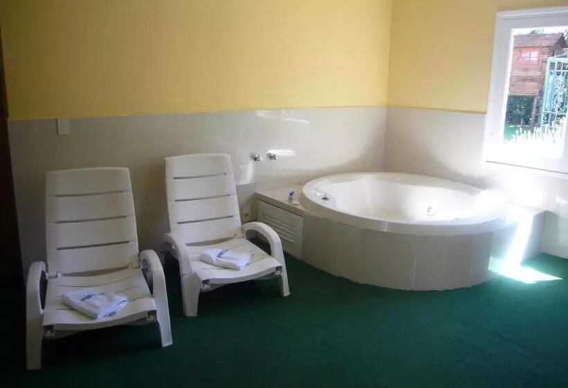 בית מלון כפרי La Foret