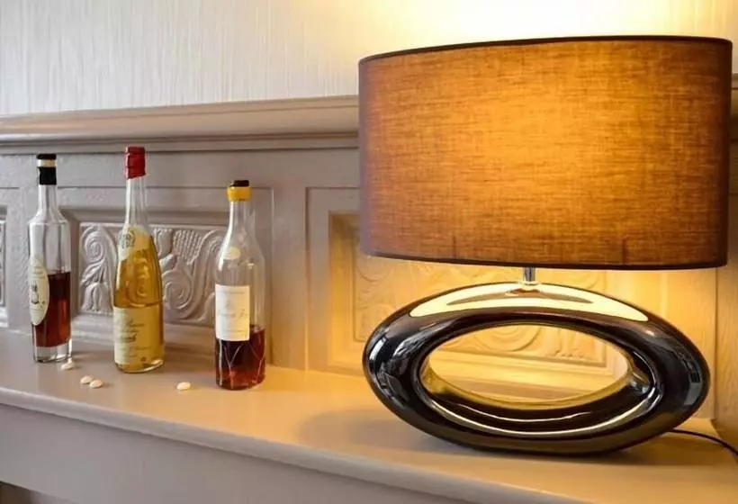 Отель Logis Hôtel Restaurant De La Poste