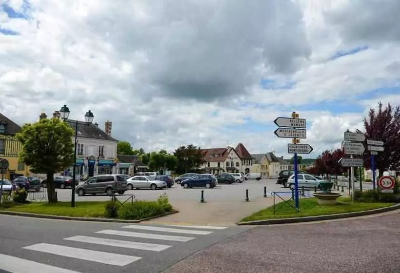 Отель Logis Hôtel Restaurant De La Poste