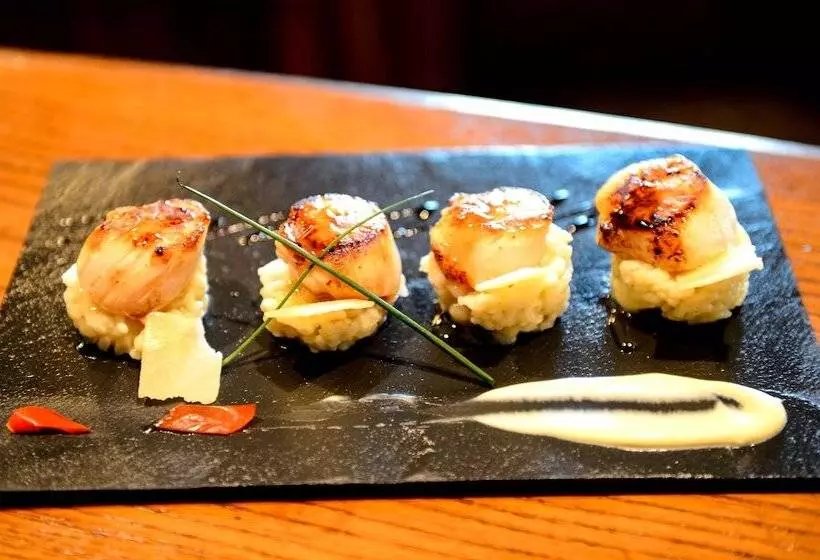 Отель Logis Hôtel Restaurant De La Poste