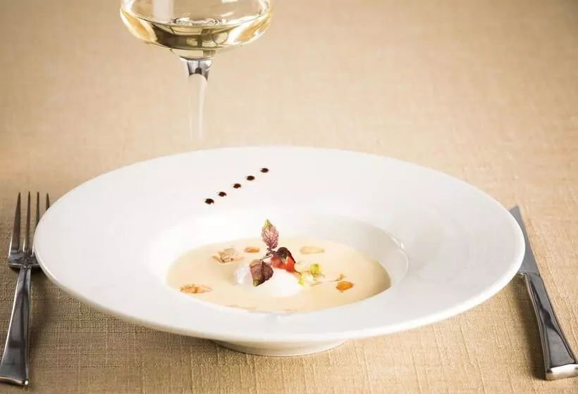 Отель Logis Hôtel Restaurant De La Poste