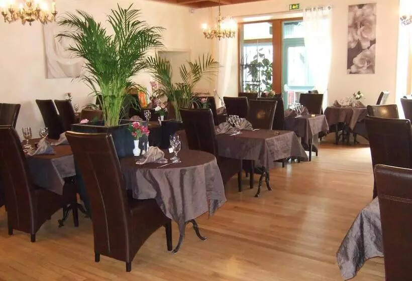 فندق Logis L'ecu De France