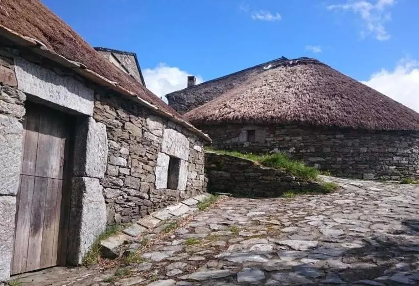 Hotelli Hostal Mesón Antón