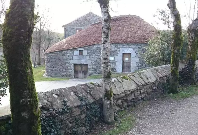 Hotelli Hostal Mesón Antón