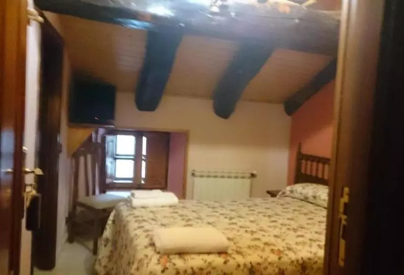 Hotelli Hostal Mesón Antón