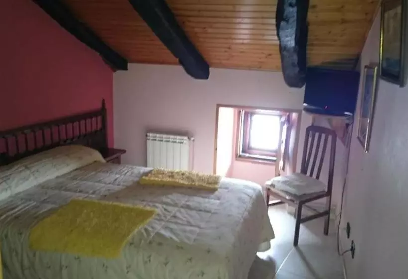 Hotelli Hostal Mesón Antón