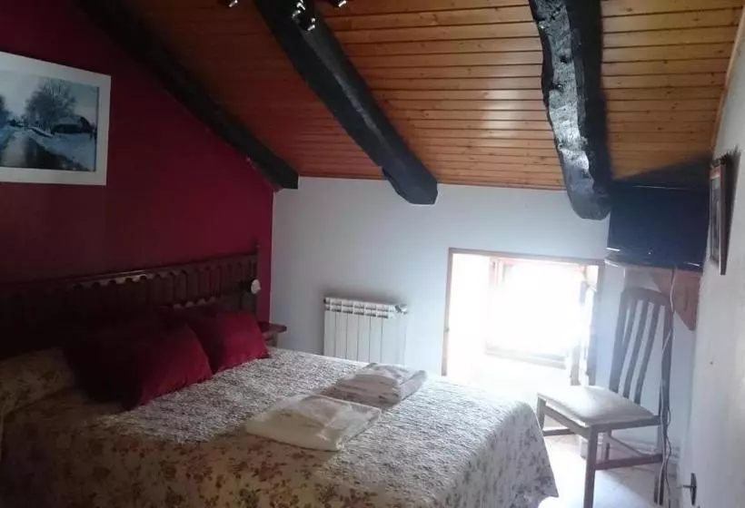 Hotelli Hostal Mesón Antón