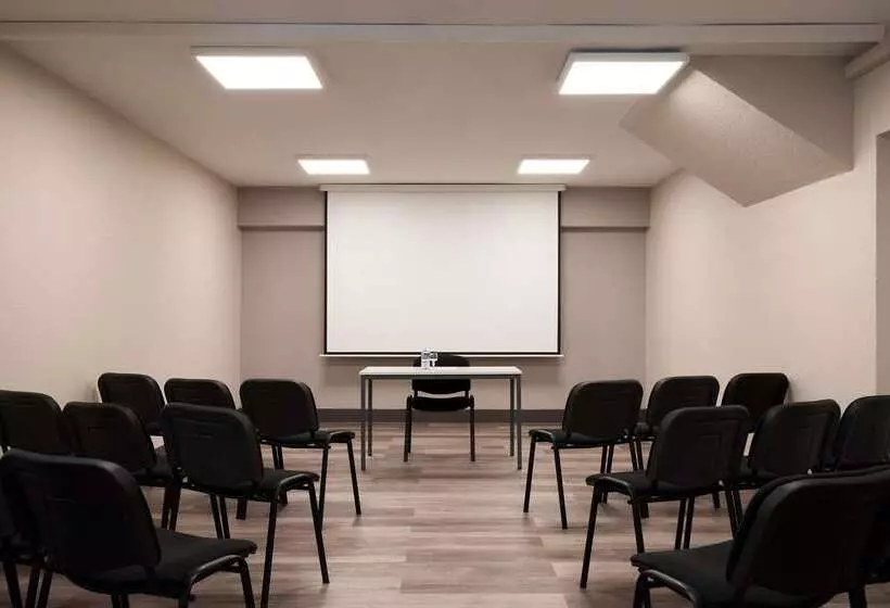 בית מלון כפרי The Originals City, Hôtel Le Puech, Narbonne