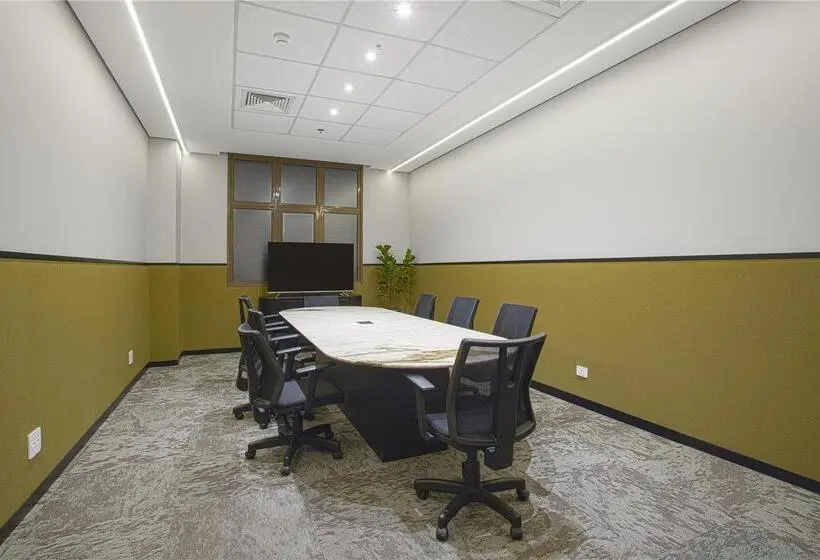 Qoya Hotel Curitiba, Curio Collection By Hilton