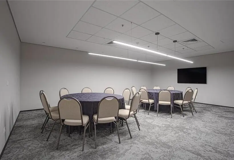 Qoya Hotel Curitiba, Curio Collection By Hilton