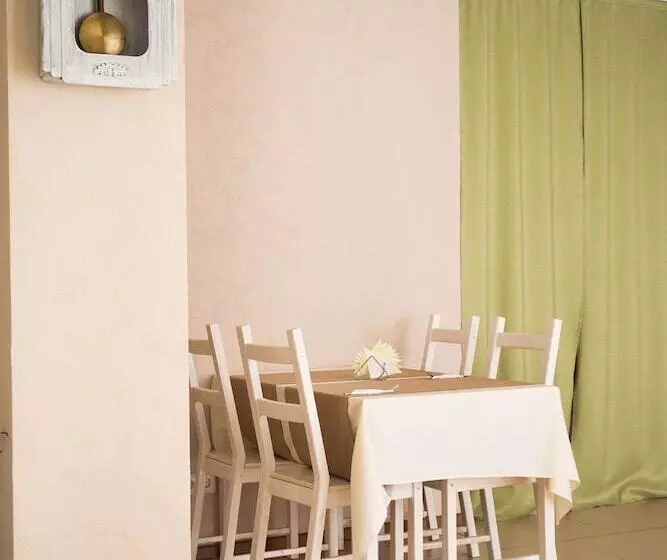 & Hostel Klever