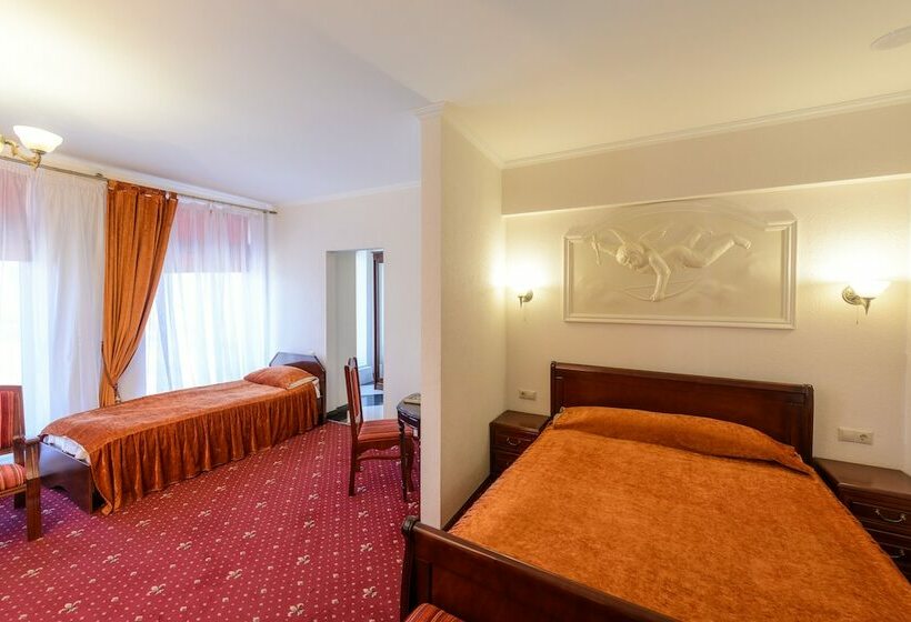 مسافرخانه El