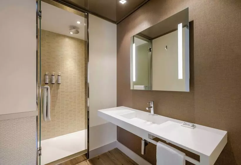 Ac Hotel Los Vascos By Marriott