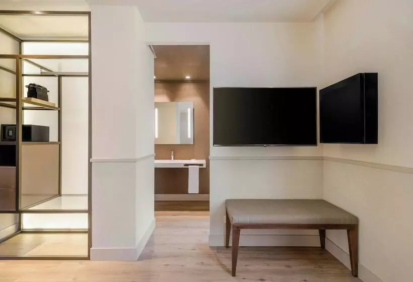 Ac Hotel Los Vascos By Marriott