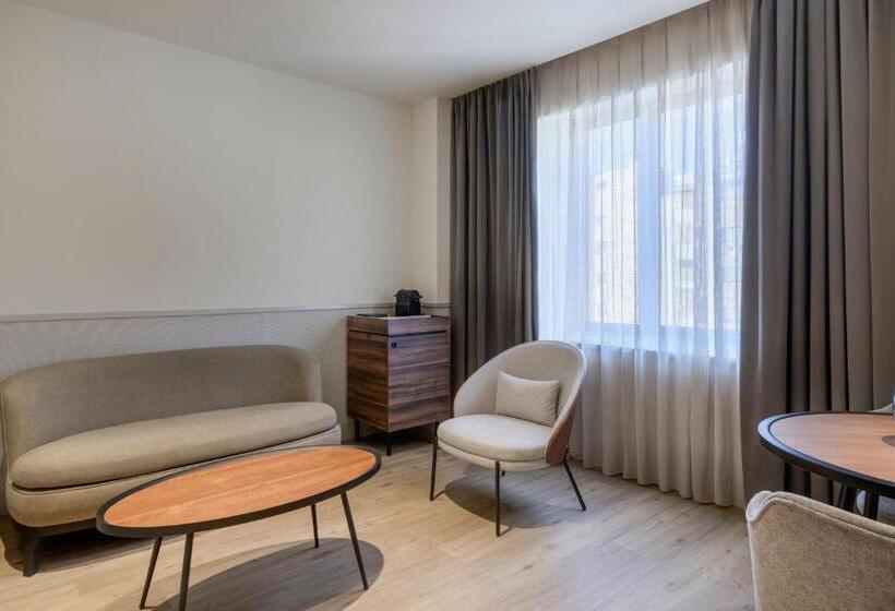 Ac Hotel Los Vascos By Marriott