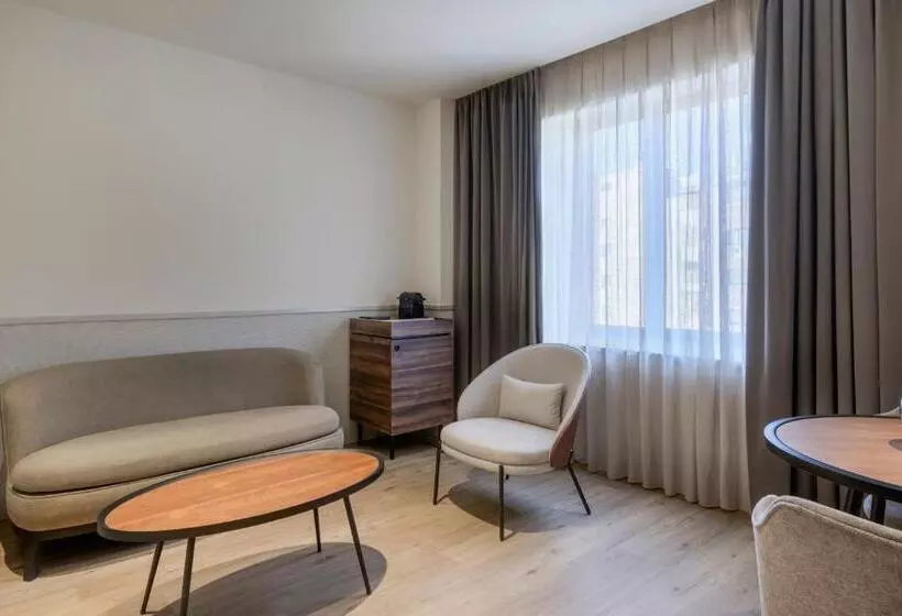 Ac Hotel Los Vascos By Marriott