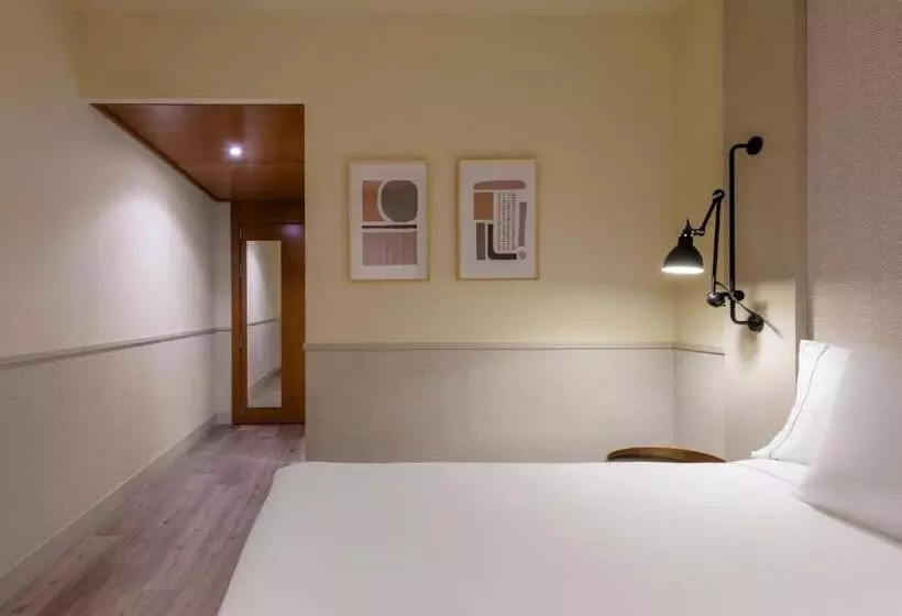 Ac Hotel Los Vascos By Marriott