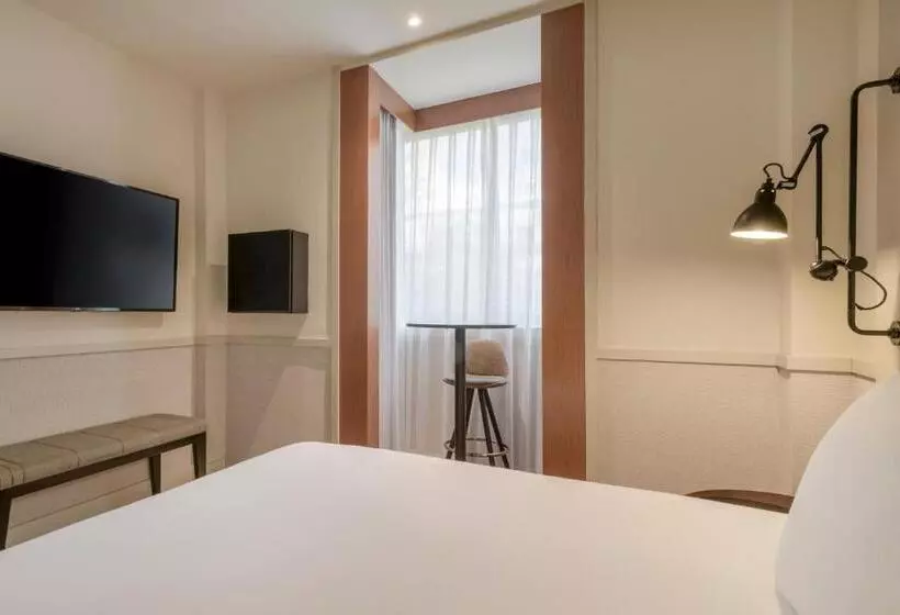 Ac Hotel Los Vascos By Marriott