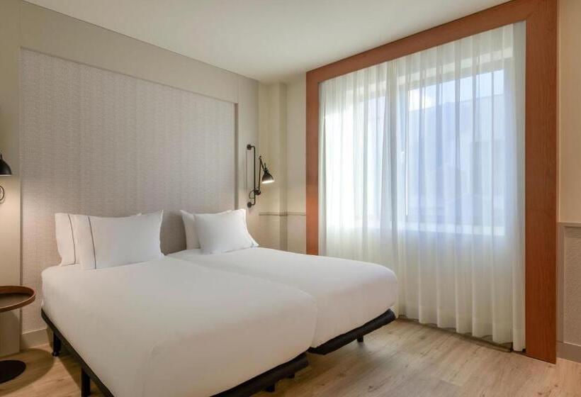 Ac Hotel Los Vascos By Marriott