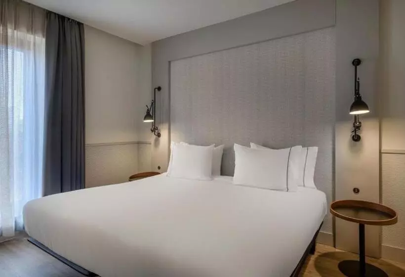 Ac Hotel Los Vascos By Marriott